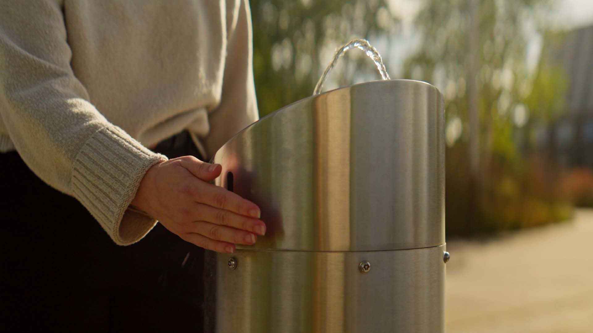 Ønsker I en drikkefontæne udendørs eller udendørs vandpost ved jeres virksomhed? Henvend jer til Fokdal Springvand i dag