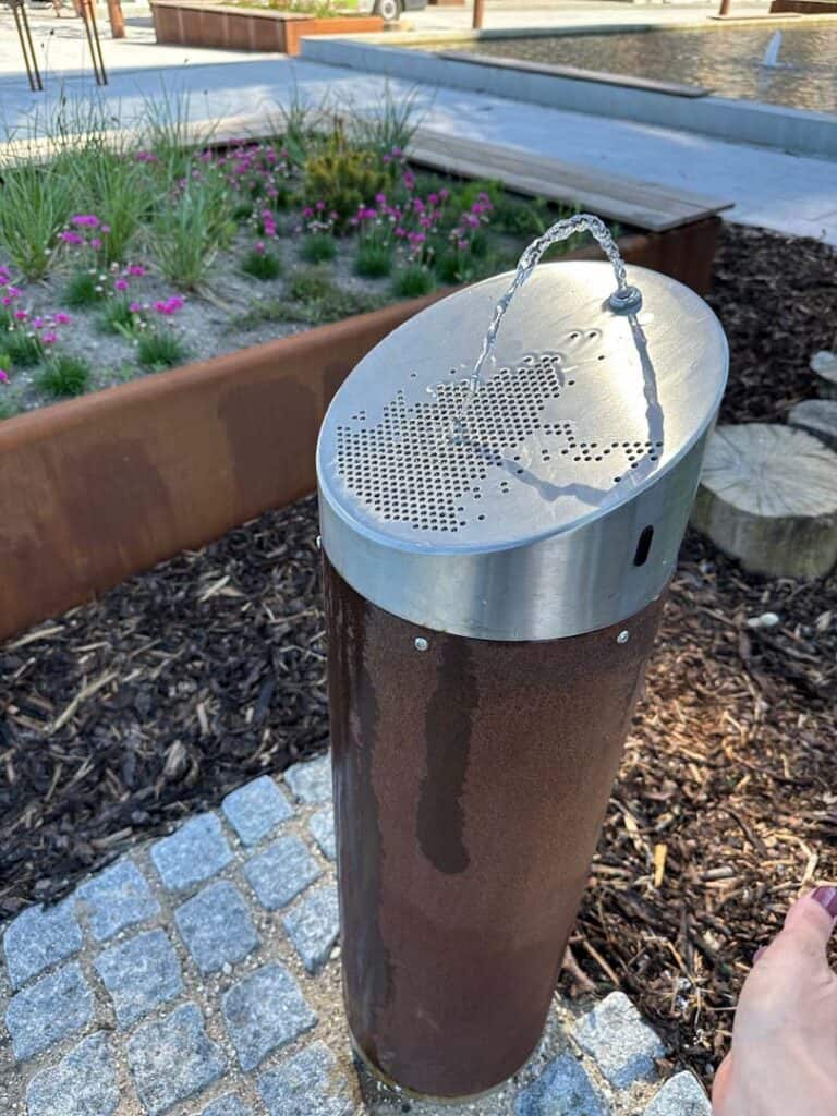 Brug for en robust og flot drikkefontæne udendørs, udendørs vandpost eller frostfri vandpost? Kontakt Fokdal Springvand i dag.