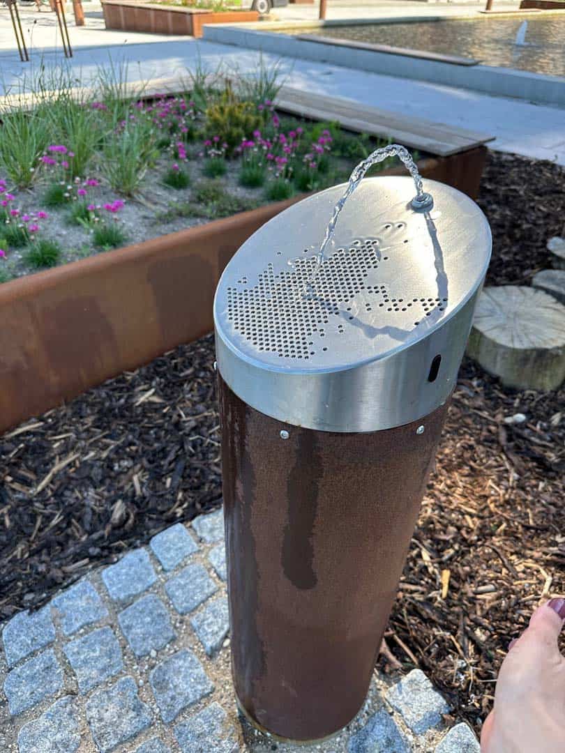 Brug for en robust og flot drikkefontæne udendørs, udendørs vandpost eller frostfri vandpost? Kontakt Fokdal Springvand i dag.